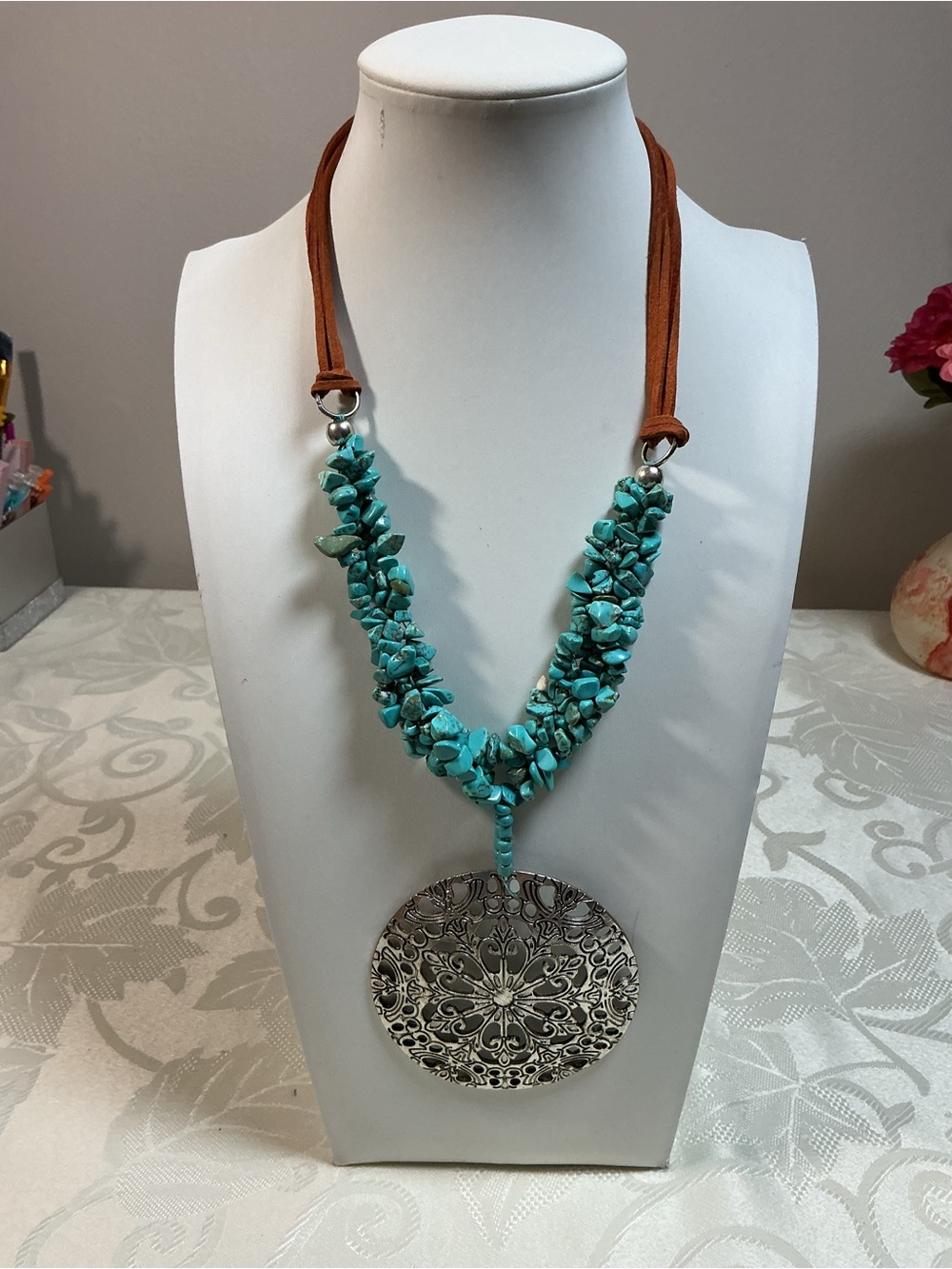 C 1946 Faux Turquoise Chip & Filigree ManMedallion Silver Tone Pendant Necklace